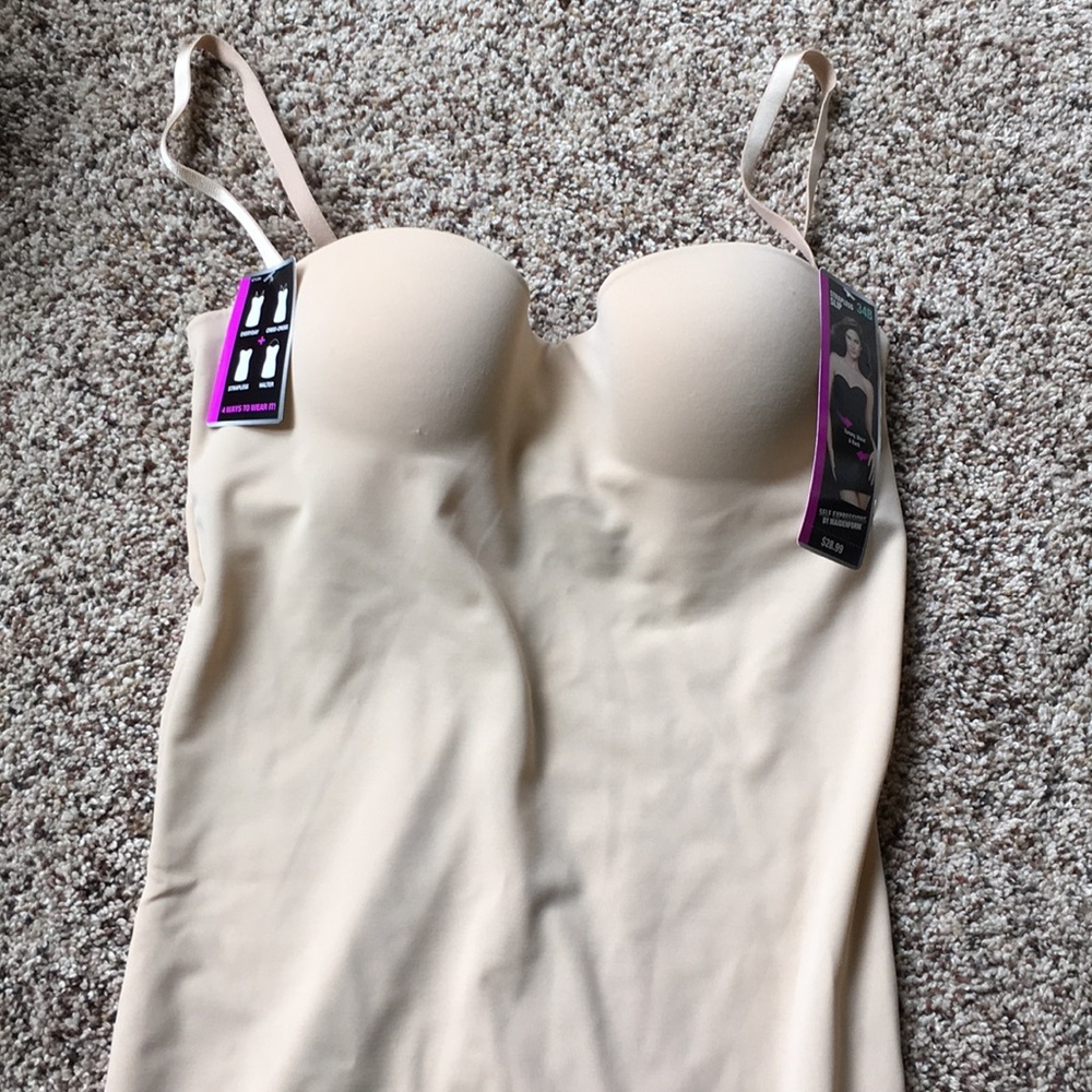 ⏰🛍 Strapless slip - Maidenform “Self Expressions”
